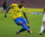 Sao Paulo anuncia salida de Alves por salarios atrasados