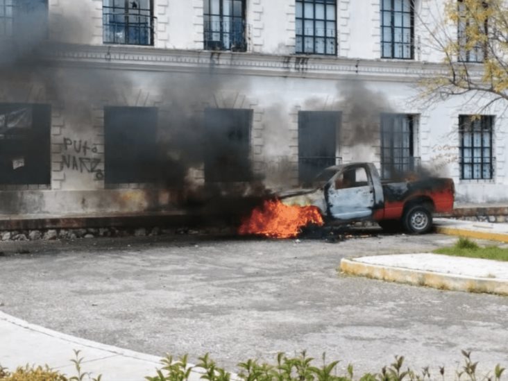 Vandalizan edificios públicos en San Cristóbal para exigir liberación de líder de motonetos Vandalizan edificios públicos en San Cristóbal para exigir liberación de líder de motonetos