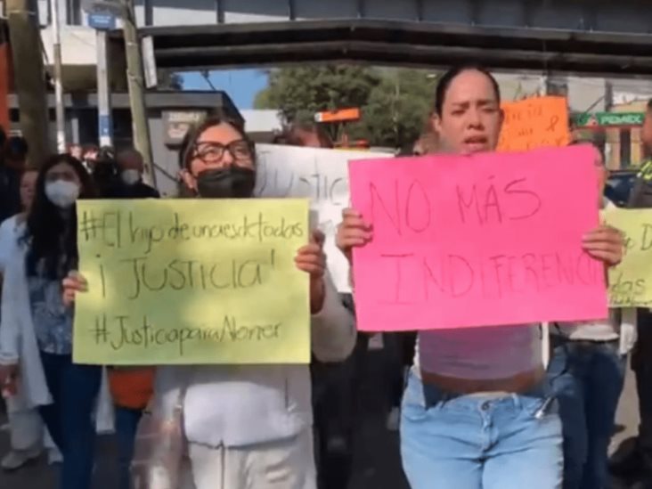 Madres de familia se manifiestan por segundo día en Colegio Williams Madres de familia se manifiestan por segundo día en Colegio Williams