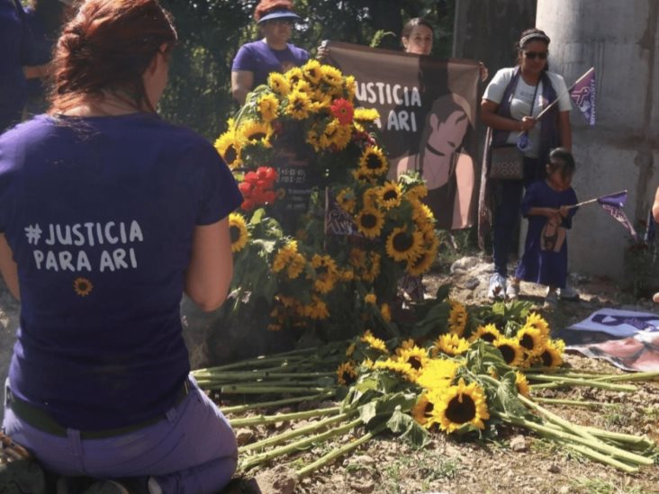 Montan en Tepoztlán ofrenda a Ariadna Fernanda y exigen cese del fiscal de Morelos Montan en Tepoztlán ofrenda a Ariadna Fernanda y exigen cese del fiscal de Morelos