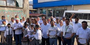 Reconocen trayectoria de carteros en su día