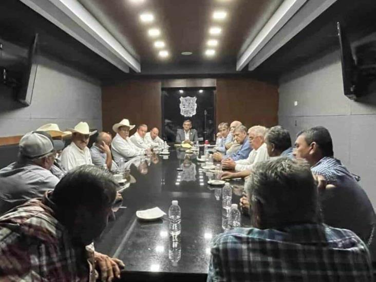 Satisfechos productores con respaldo de Gobernador Satisfechos productores con respaldo de Gobernador