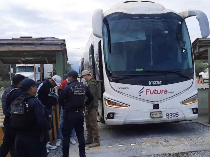Interceptan a extranjeros ilegales abordo de autobús Interceptan a extranjeros ilegales abordo de autobús