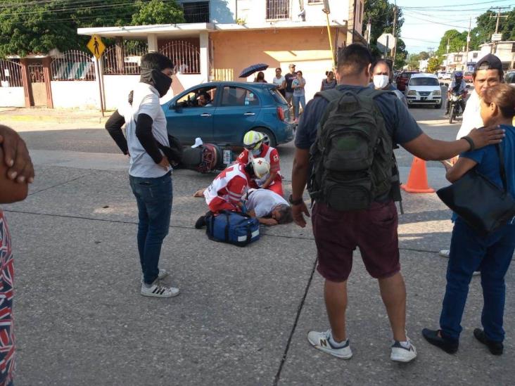Anciano herido en choque de motos Anciano herido en choque de motos