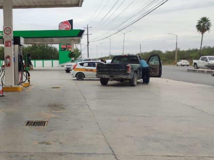 Chocan al salir de gasolinera Chocan al salir de gasolinera