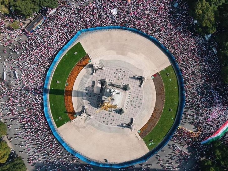 "Por eso no vinieron al Zócalo, no hubieran llenado ni la mitad": AMLO ante marcha por INE "Por eso no vinieron al Zócalo, no hubieran llenado ni la mitad": AMLO ante marcha por INE
