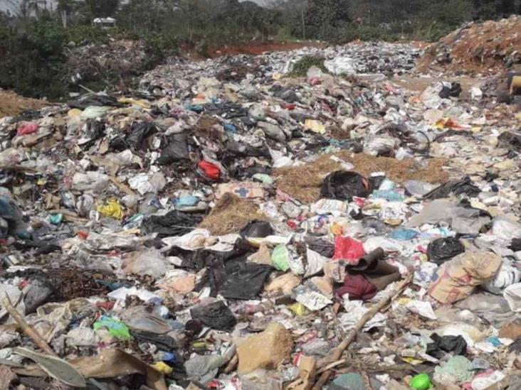 Ubican basura con un satélite Ubican basura con un satélite