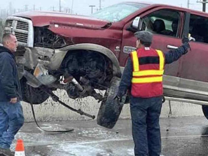 Accidente automovilístico provoca caos en autopista Accidente automovilístico provoca caos en autopista