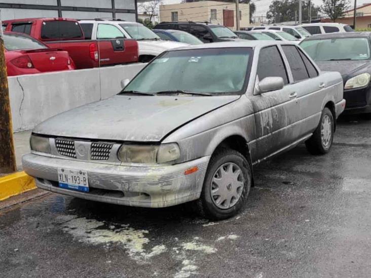 Estaba estacionado y comenzó a arder Estaba estacionado y comenzó a arder