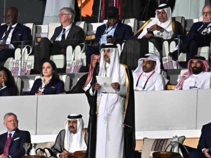 El emir de Qatar inaugura el torneo y celebra la "diversidad" en un palco sin apenas mujeres El emir de Qatar inaugura el torneo y celebra la "diversidad" en un palco sin apenas mujeres
