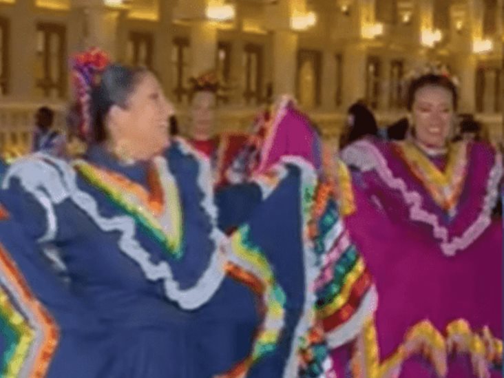 Bailarinas mexicanas invaden al Mundial con vestimenta tradicional Bailarinas mexicanas invaden al Mundial con vestimenta tradicional