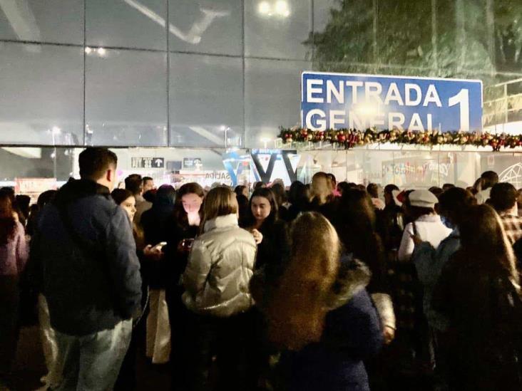 Viven caos fans de Harry Styles por boletos falsos en Arena Viven caos fans de Harry Styles por boletos falsos en Arena