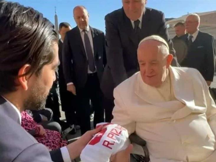 Regala Rodolfo Pizarro jersey de Rayados ¡al Papa Francisco! Regala Rodolfo Pizarro jersey de Rayados ¡al Papa Francisco!