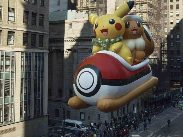Miles disfrutan del desfile de globos gigantes en NY Miles disfrutan del desfile de globos gigantes en NY