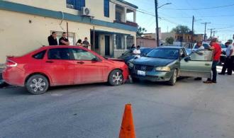 No respeta señalamiento y provoca incidente vial No respeta señalamiento y provoca incidente vial